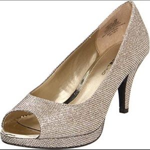 Bandolino gold Mylar peep toe pumps 10